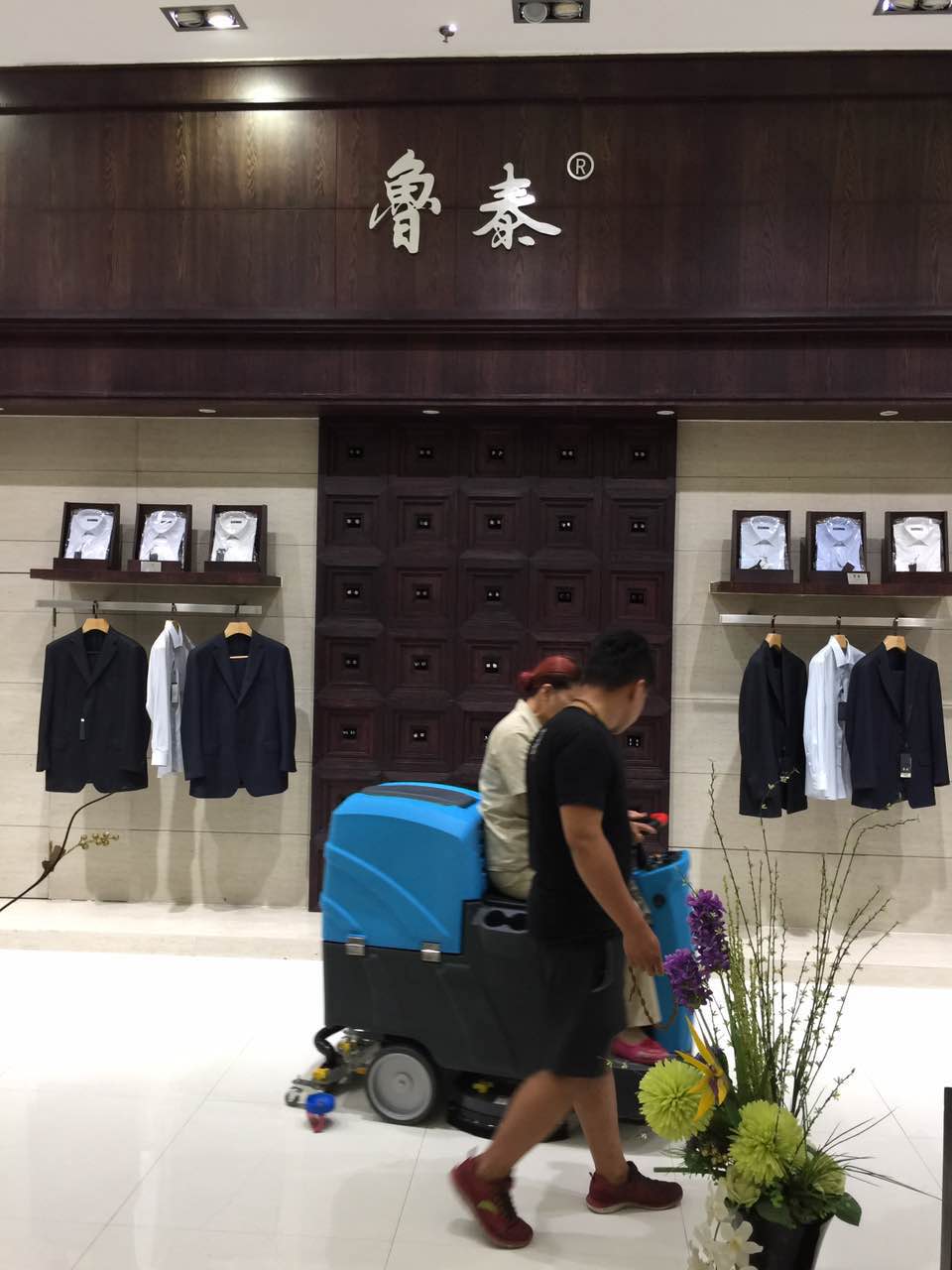 魯泰紡織再次采購駕駛式洗地機(jī)DJ60完成地面清潔工作56